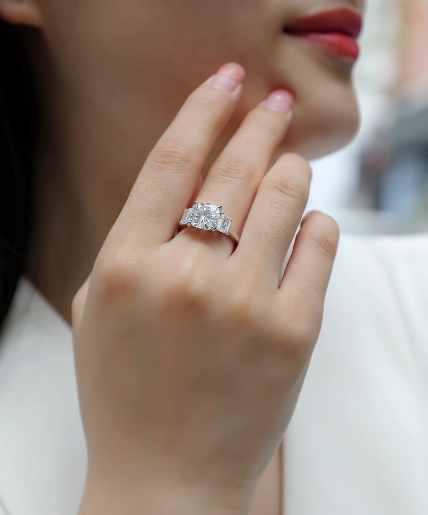 Search For A Wedding Ring Set With Top-quality Moissanite S925 Silver And Platinum-plated Diamond. The Ring Can Be Inspected With A Diamond Pen