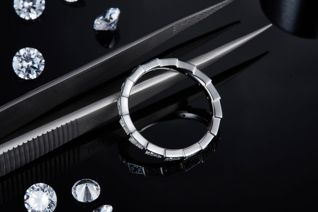 The Snake Mark - A Wedding Ring Set With Top-quality Moissanite S925 In Silver And Platinum-plated. The Ring Can Be Inspected With A Diamond Pen