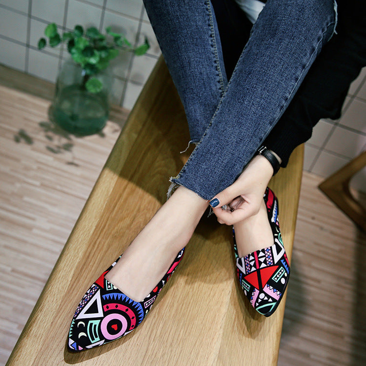 Printed flat shoes