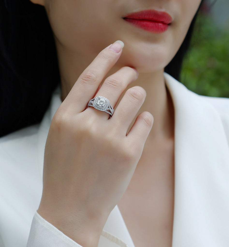 Supreme Charm - A Wedding Ring Set With 1-carat Top-quality Moissanite S925 Silver And Platinum-plated Diamond Can Be Tested With A Diamond Pen