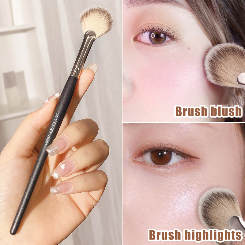 Scalloped Highlight Makeup Brush Beauty Tool