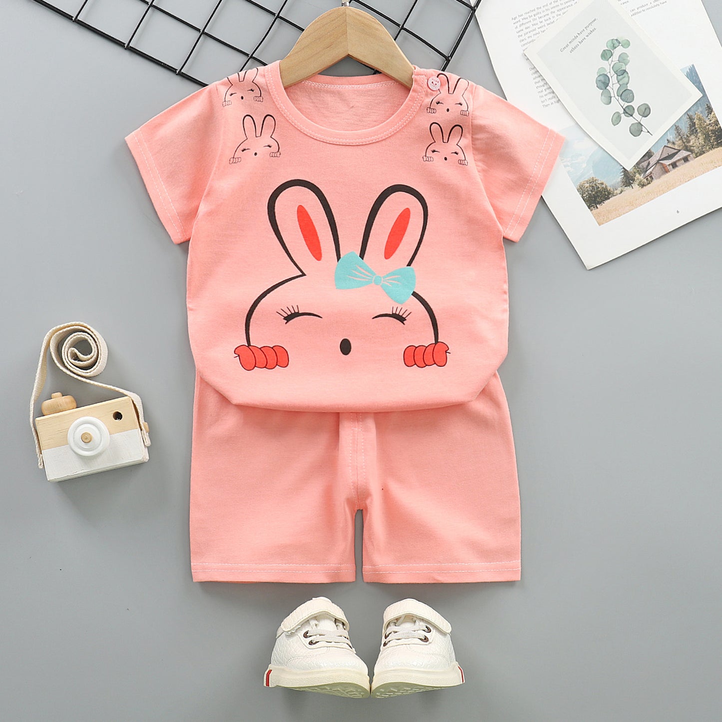 Short sleeved shorts suit