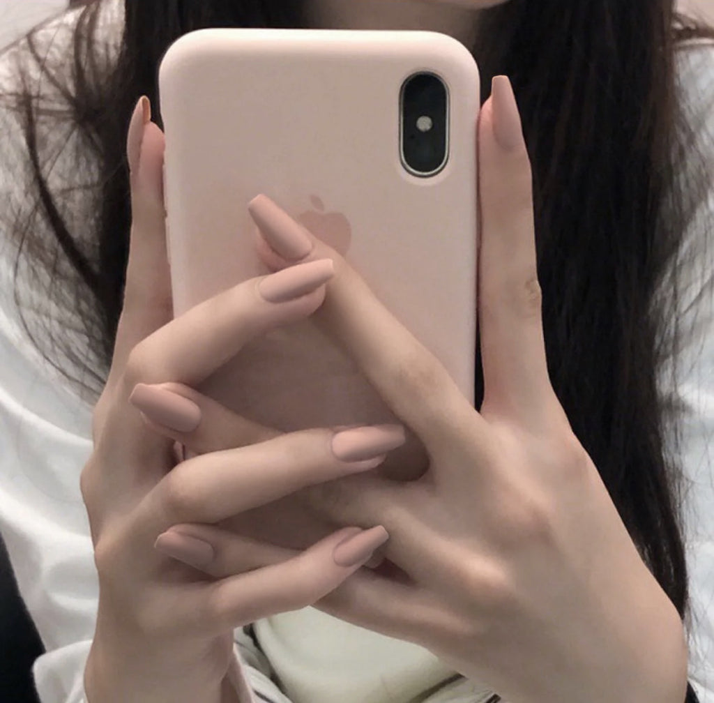 أظافر صناعية بتصميمات مستوحاة من فن تزيين الأظافر وحركات الباليه 