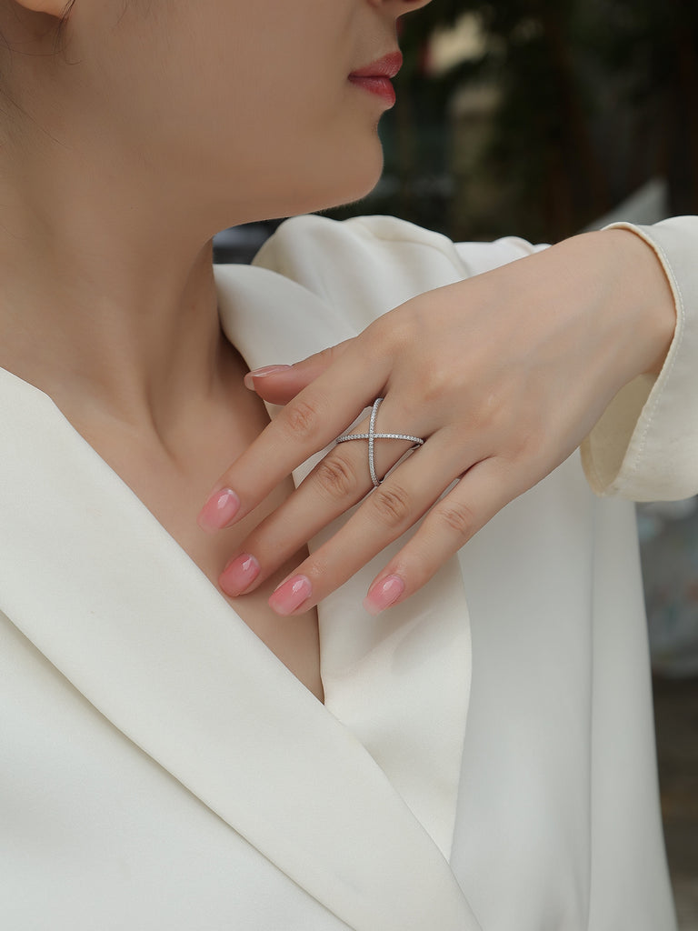 X-shaped Heart Movement - Set With Top-quality Moissanite S925 Silver And Platinum-plated Diamond Wedding Ring. The Golden Color Of The Ring Can Be Tested With A Diamond Pen