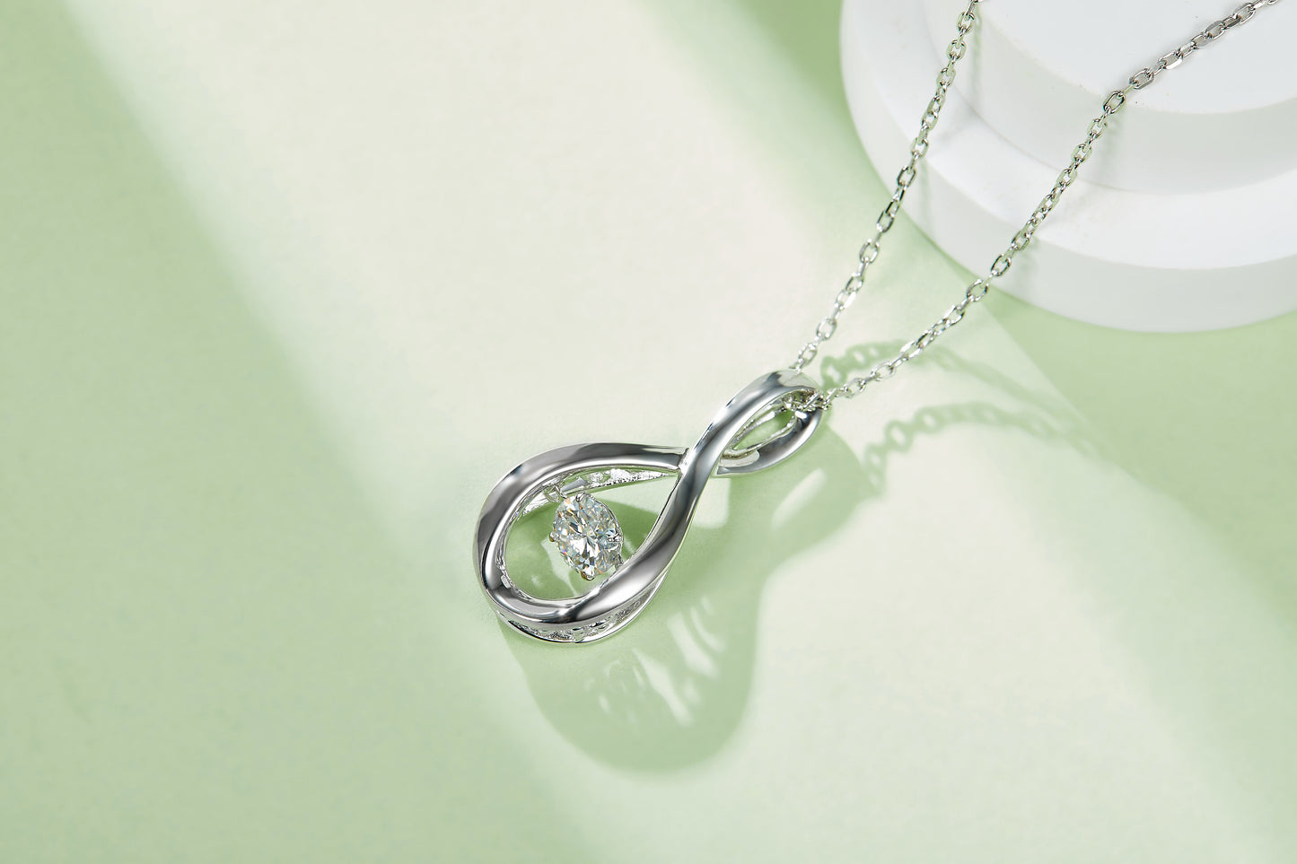 Set With Top-quality Moissanite, This Luxurious And Fashionable Light Luxury Trend Jewelry Necklace Pendant Is Made Of S925 Silver Electroplated With Platinum