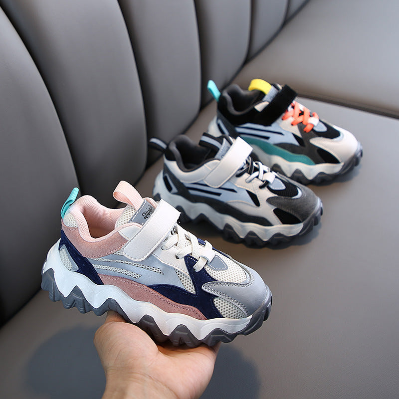 أحذية رياضية للطلاب مزودة بشريط لاصق