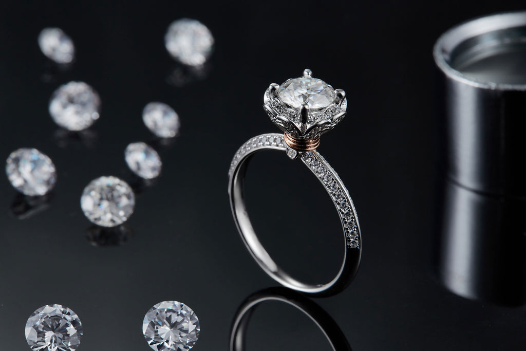 Snow Shadow Notes - A Wedding Ring Set With 1-carat Top-quality Moissanite S925 Silver And Platinum-plated Diamond. The Ring Can Be Inspected With A Diamond Pen