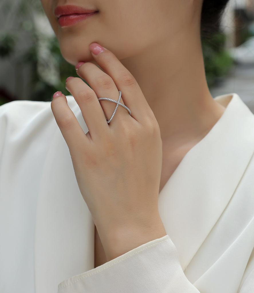 X-shaped Heart Movement - Set With Top-quality Moissanite S925 Silver And Platinum-plated Diamond Wedding Ring. The Golden Color Of The Ring Can Be Tested With A Diamond Pen