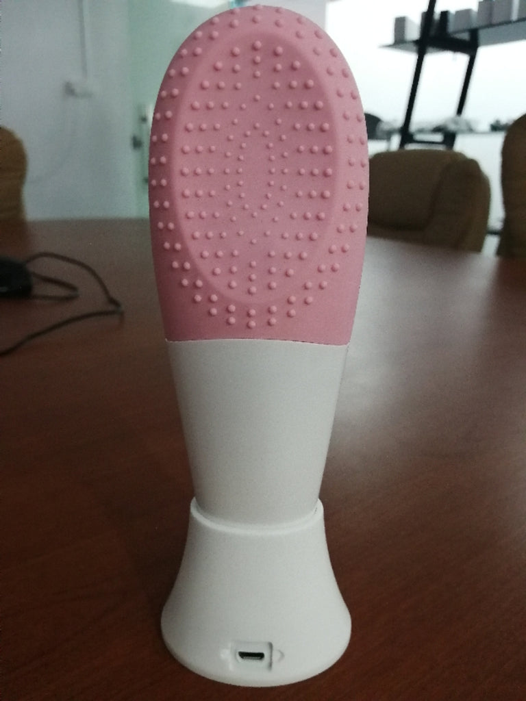 Silicone facial cleanser