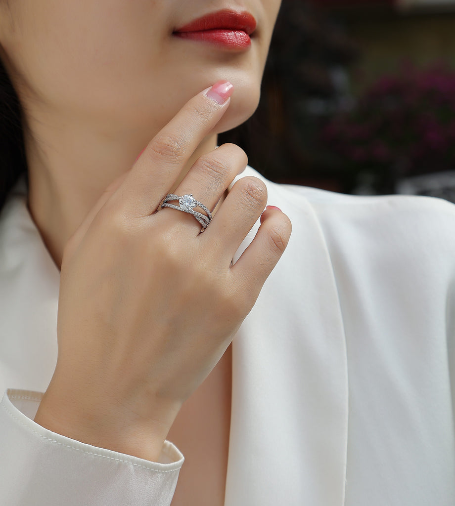 Unrestrained Imagination - A 1-carat Top-quality Moissanite S925 Silver Diamond Wedding Ring With Platinum Plating. The Ring Can Be Inspected With A Diamond Pen.