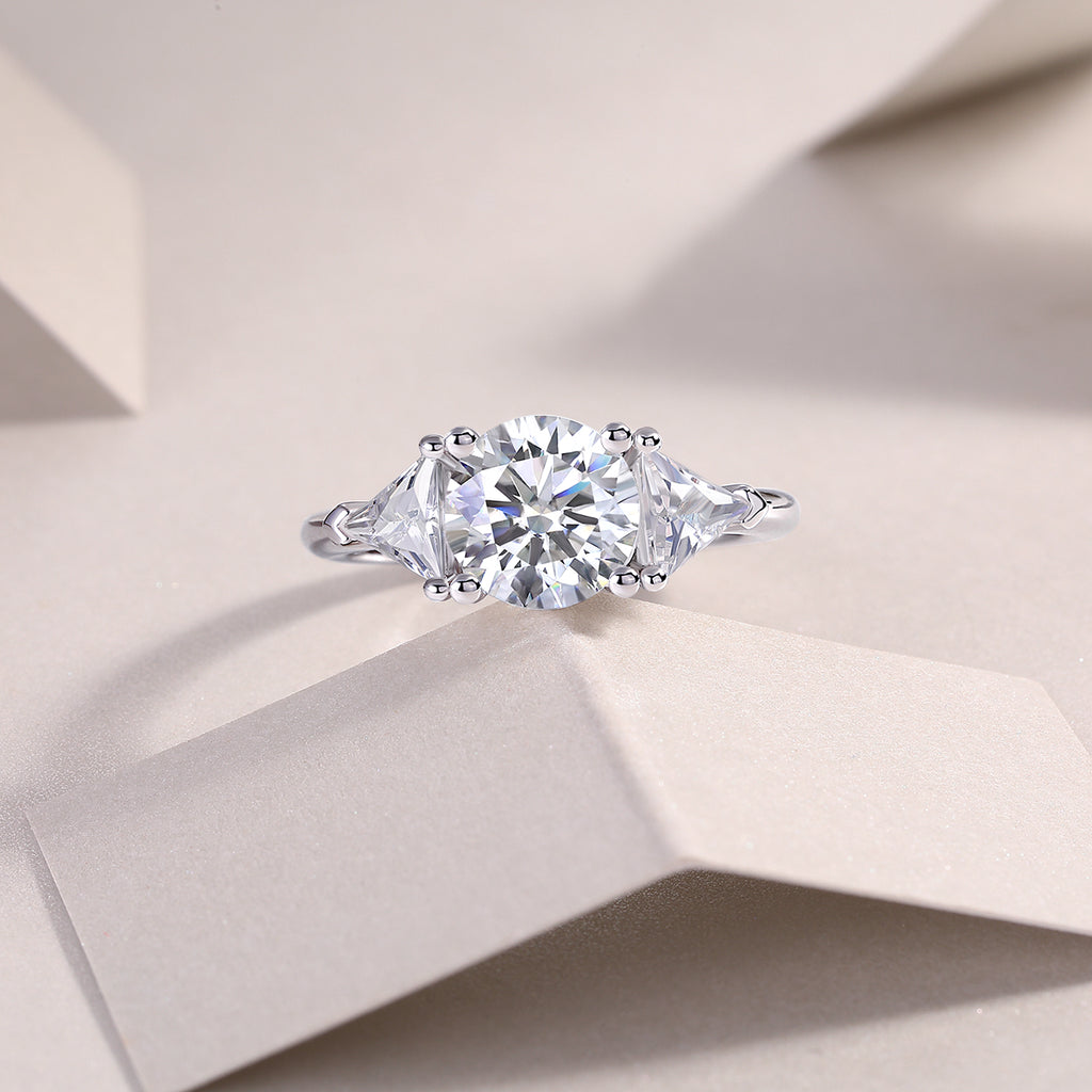 Ocean Diamond - Set With 2-carat Top-quality Moissanite S925 Silver And Gold-plated Diamond Wedding Ring. The Ring Can Be Inspected With A Diamond Pen