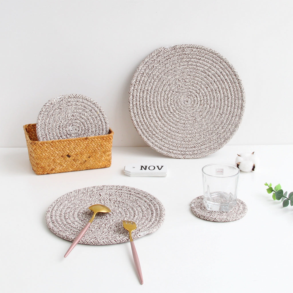 Non-slip and anti-scalding tea coaster