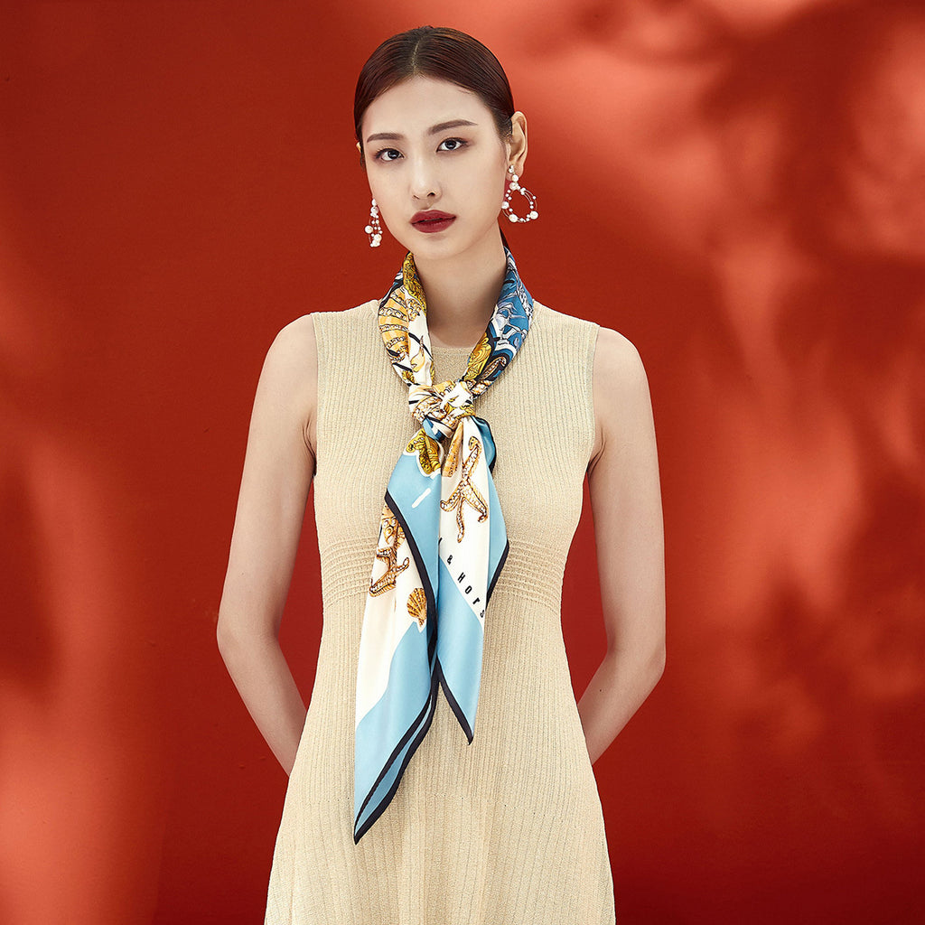 وشاح حريري مربع الشكل للنساء