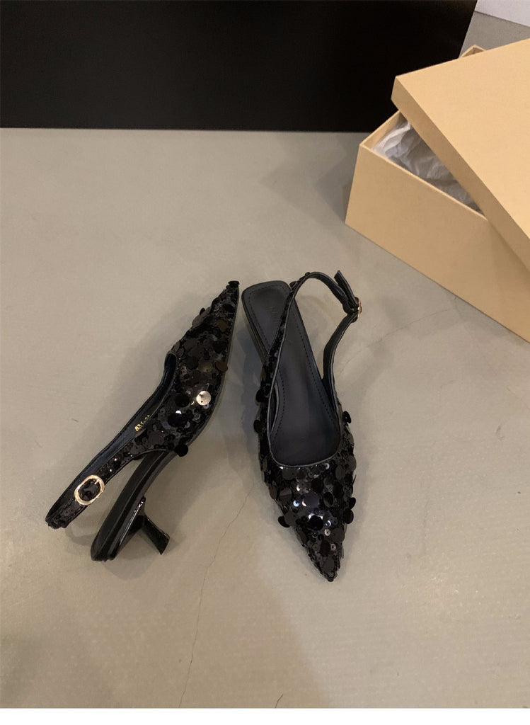 صندل فرنسي من الأقليات ذو كعب عالٍ فضي اللون ومقدمة مغلقة