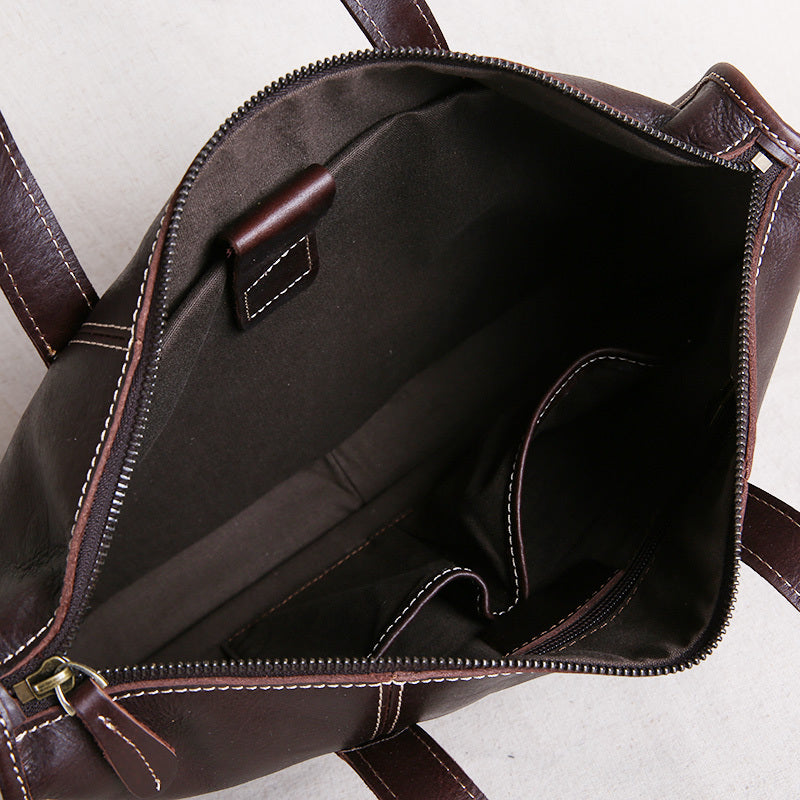 حقيبة جلدية أنيقة بتصميم أفقي، مناسبة للأعمال والاستخدام اليومي، مع حقيبة كمبيوتر.