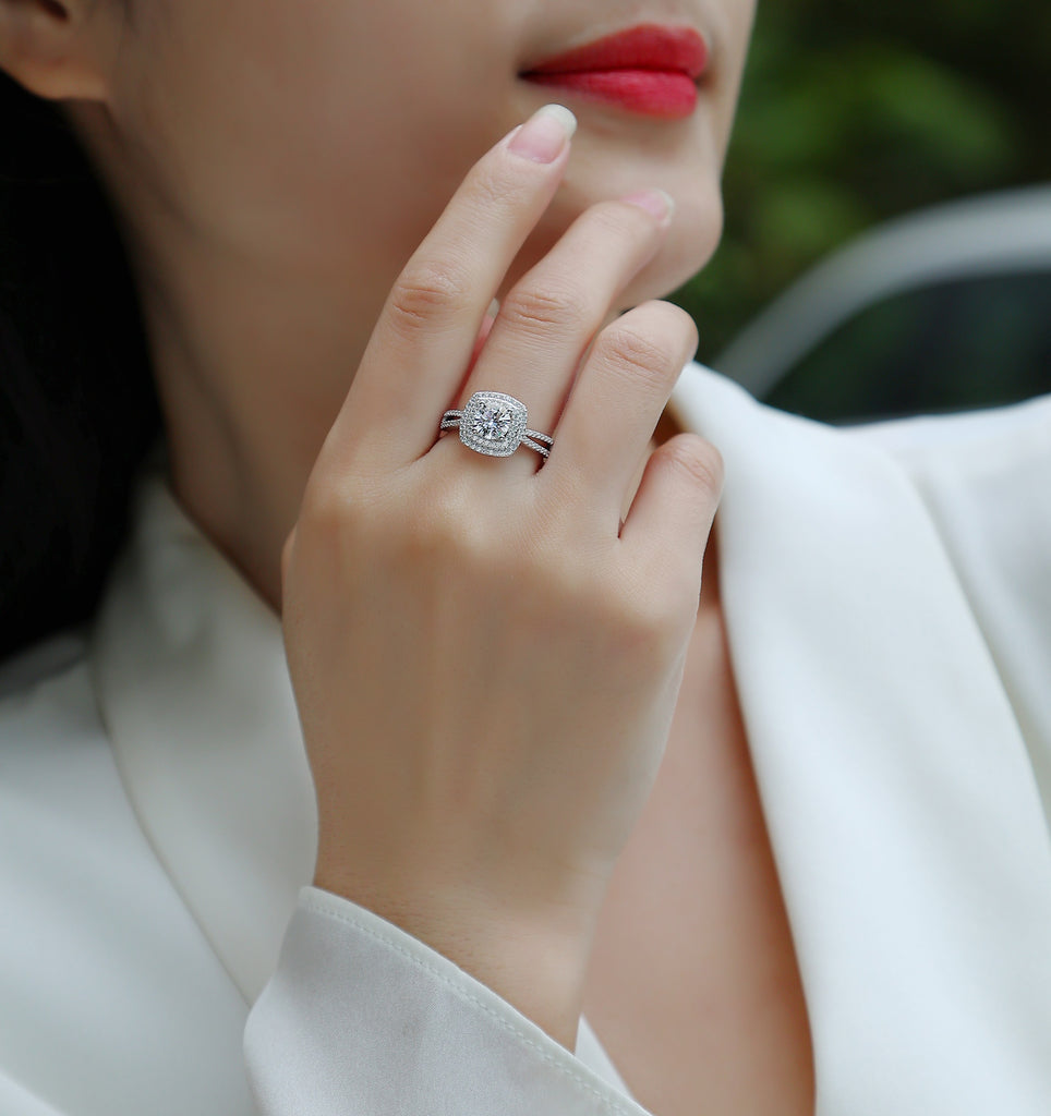 Sweet Holiday - A Wedding Ring Set With 1-carat Top-quality Moissanite S925 Silver And Platinum-plated Diamond. The Ring Can Be Inspected With A Diamond Pen