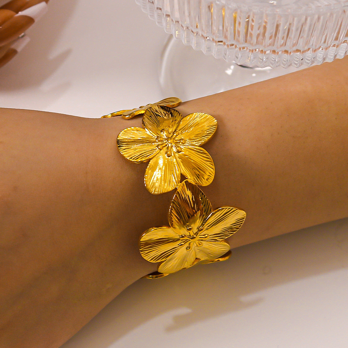 Middle East Gold Flower Ring High-grade Alloy Bracelet