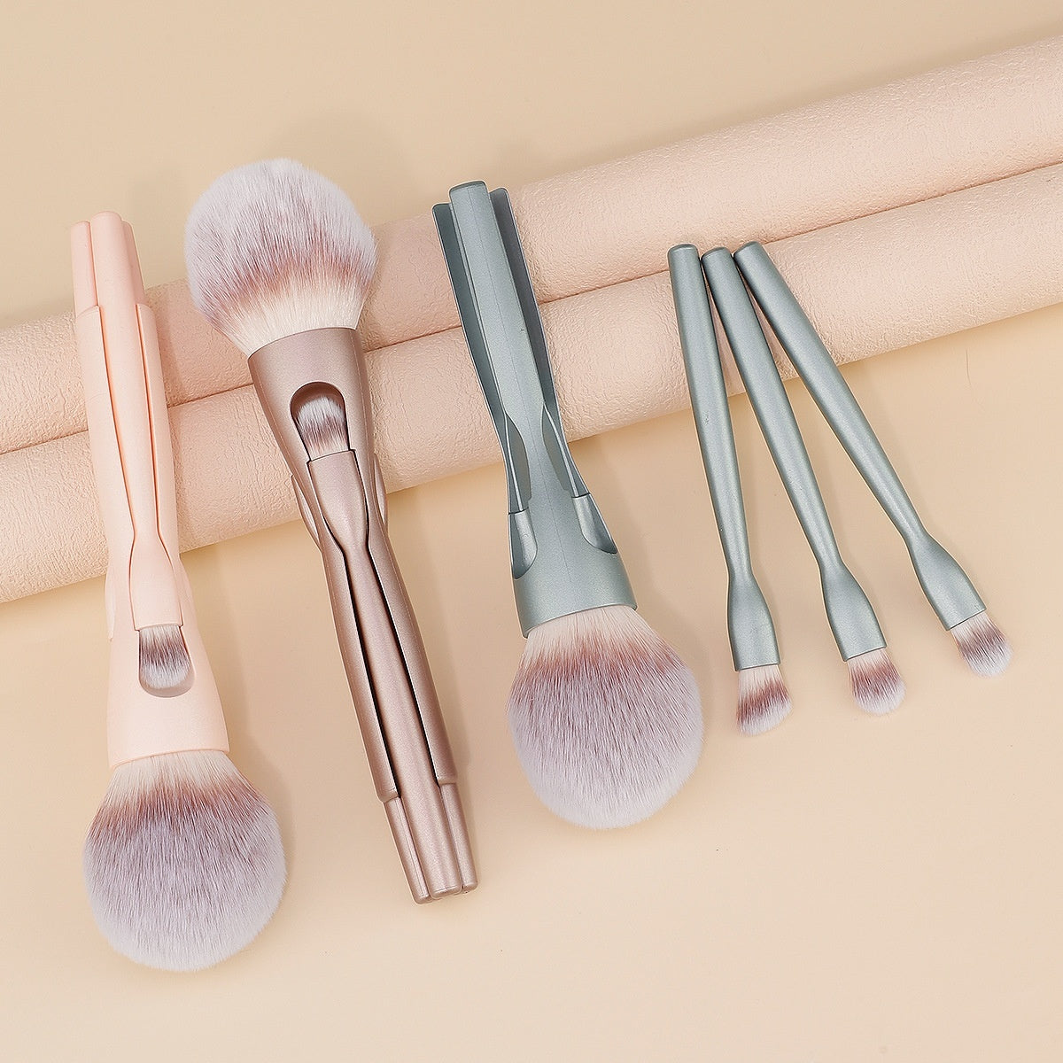 4-in-1 Magnetic Makeup Brush For Loose Powder And Eyeshadow