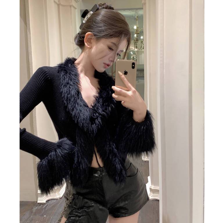 Pure Desire V-neck Stitching Bell Sleeve Slim Slimming And Simple Sweater