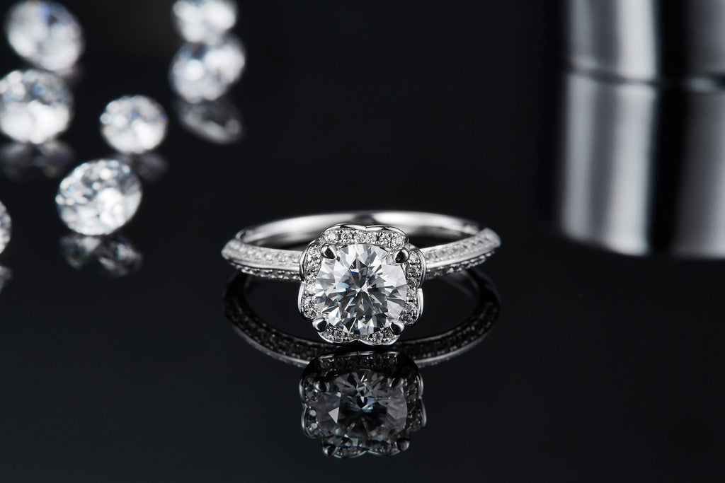 Snow Shadow Notes - A Wedding Ring Set With 1-carat Top-quality Moissanite S925 Silver And Platinum-plated Diamond. The Ring Can Be Inspected With A Diamond Pen
