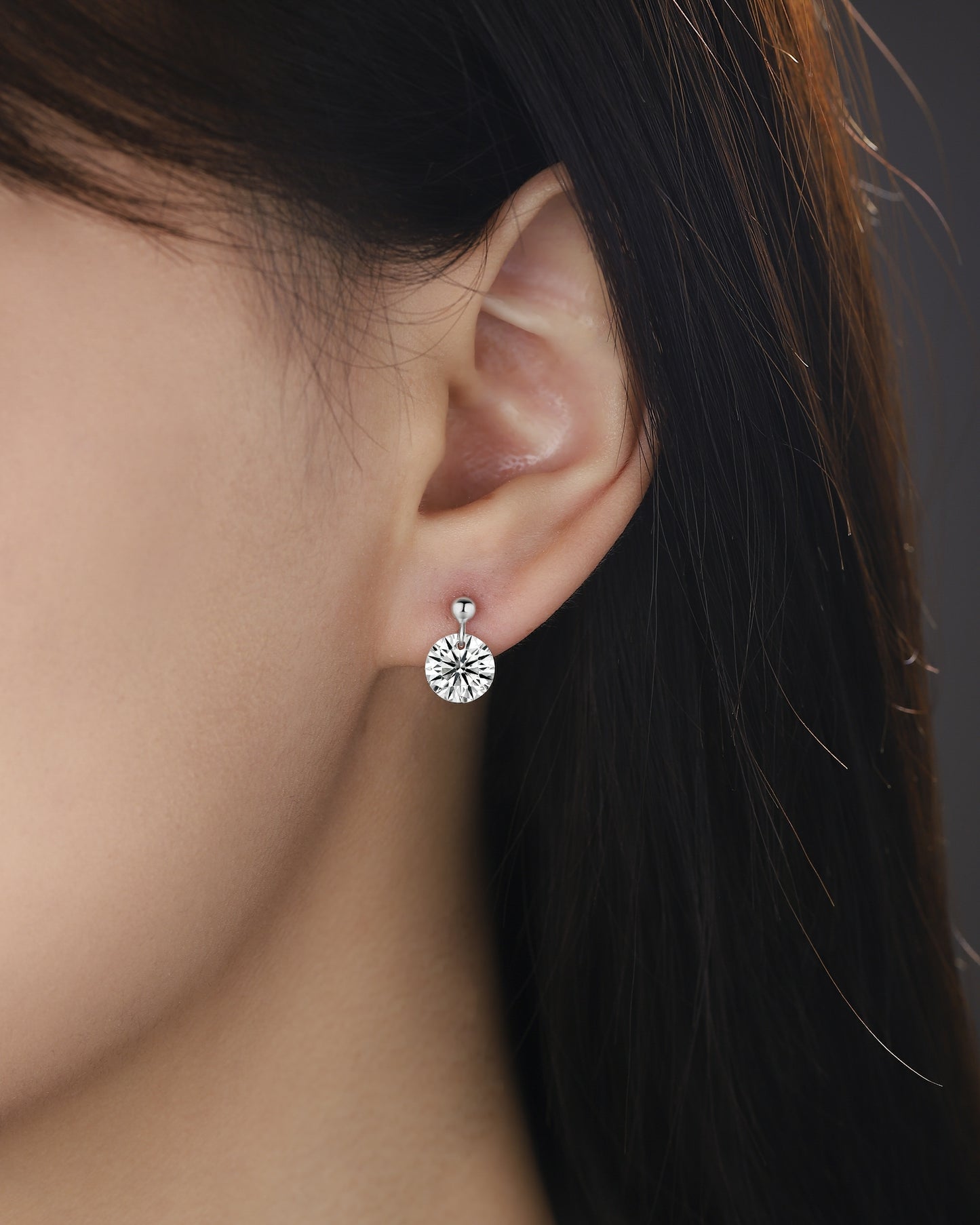 Top-quality Moissanite Luxury And Fashionable Light Luxury Jewelry Silver Stud Earrings S925 Silver Plated Platinum