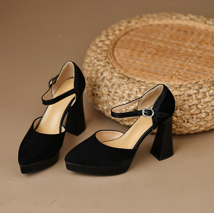 صندل نسائي مجوف بإبزيم، بكعب ستيليتو، مقدمة مدببة، بلون أبيض غير لامع