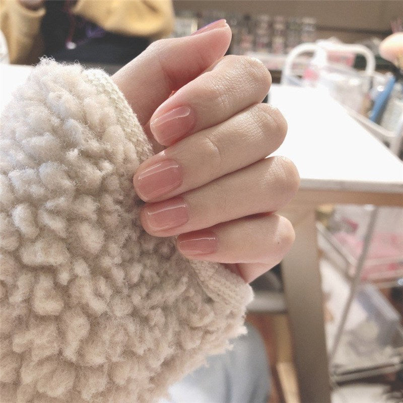 أظافر صناعية مصنوعة من بودرة الجيلي