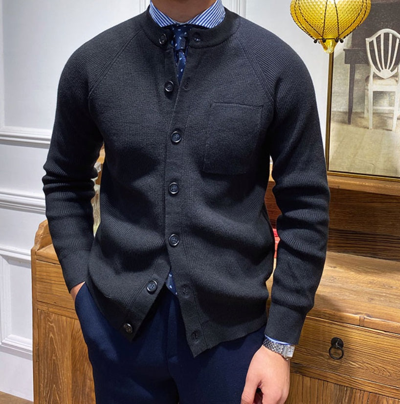 قميص محبوك ضيق برقبة دائرية بلون موحد، كارديجان وملابس خارجية ضيقة