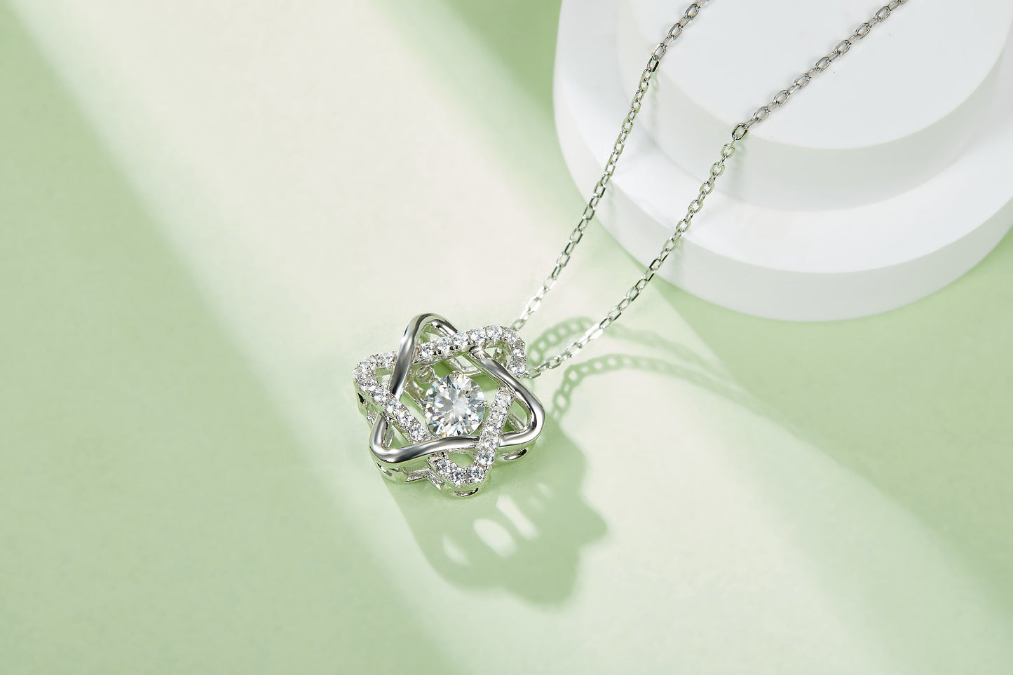 Set With Top-quality Moissanite, This Luxurious And Fashionable Light Luxury Trend Jewelry Necklace Pendant Is Made Of S925 Silver Electroplated With Platinum