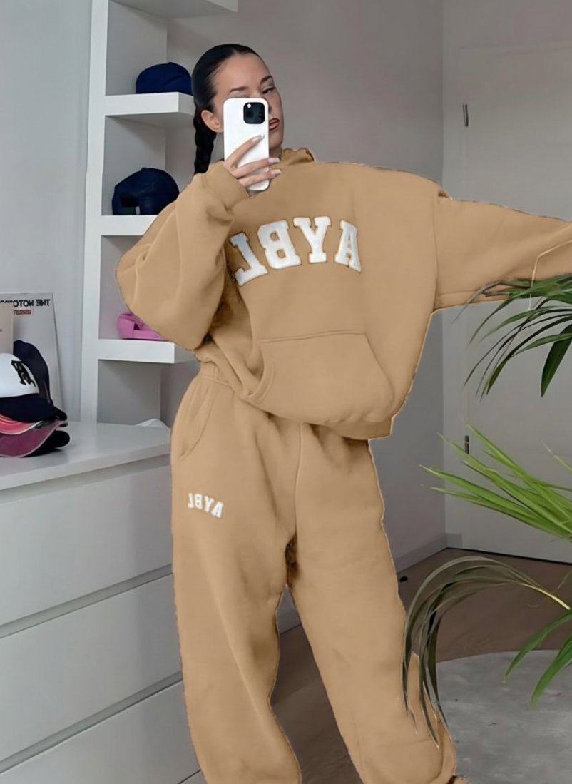 ترنج ميلتون حريمي هودي وبنطلون