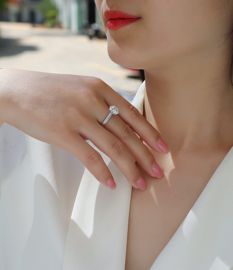 Happiness Like A Flower - A Wedding Ring Set With 1-carat Top-quality Moissanite S925 Silver And Platinum-plated Diamond. The Ring Can Be Tested With A Diamond Pen
