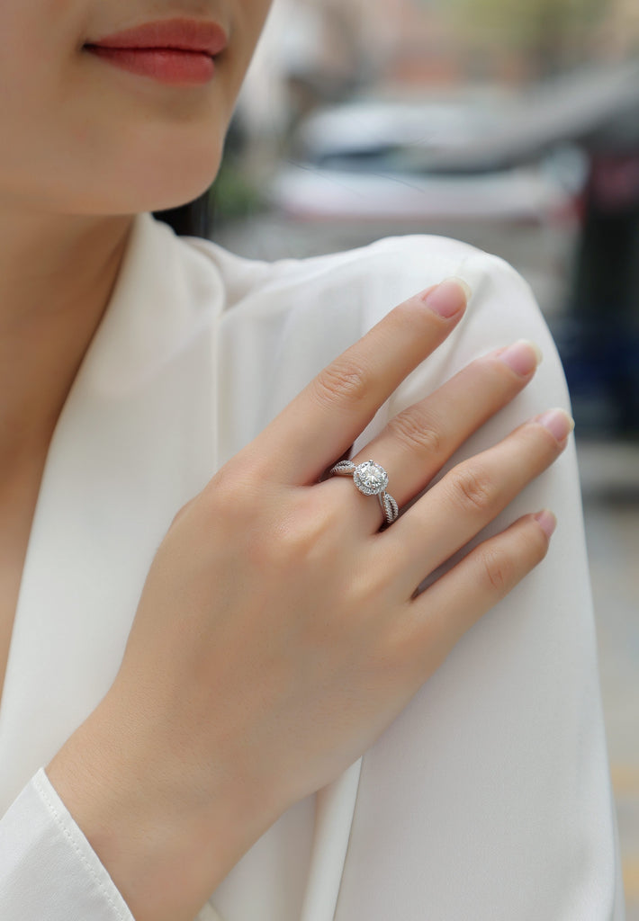 The Dream Wedding - A 1-carat Top-quality Moissanite S925 Silver And Platinum-plated Diamond Ring. The Wedding Ring Can Be Inspected With A Diamond Pen