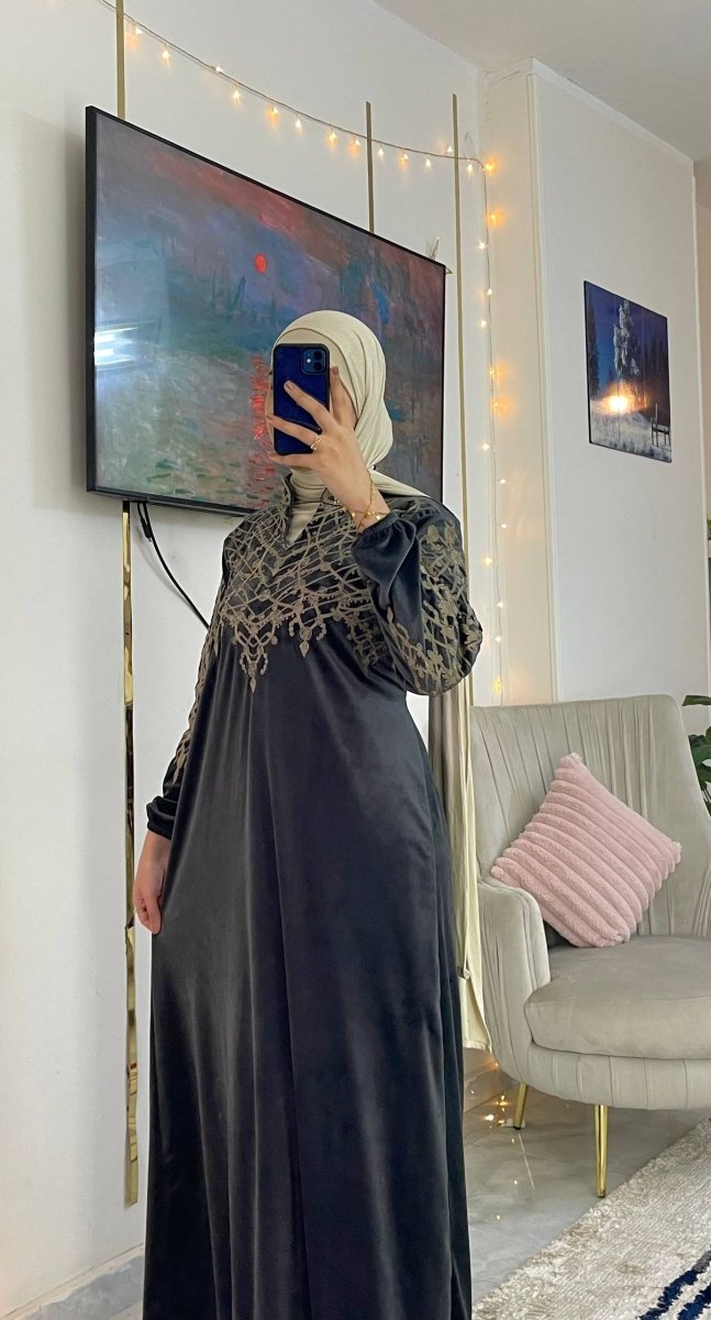 عباية بخامة القطيفة الهايدي المميزة عالية الجودة - Eshtree