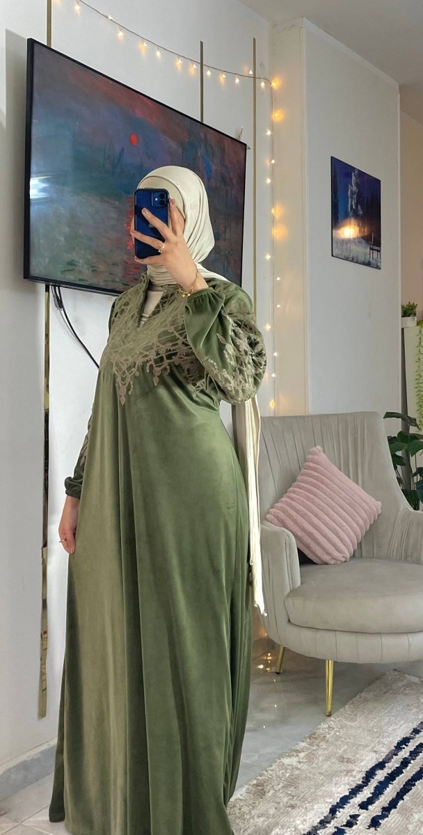 عباية بخامة القطيفة الهايدي المميزة عالية الجودة - Eshtree