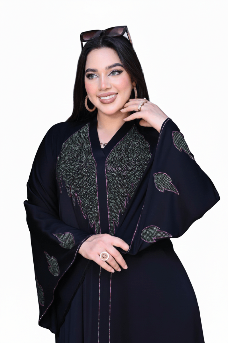 عباية كريب حرير مطرزة بتفاصيل لامعة وقصّة واسعة - Eshtree