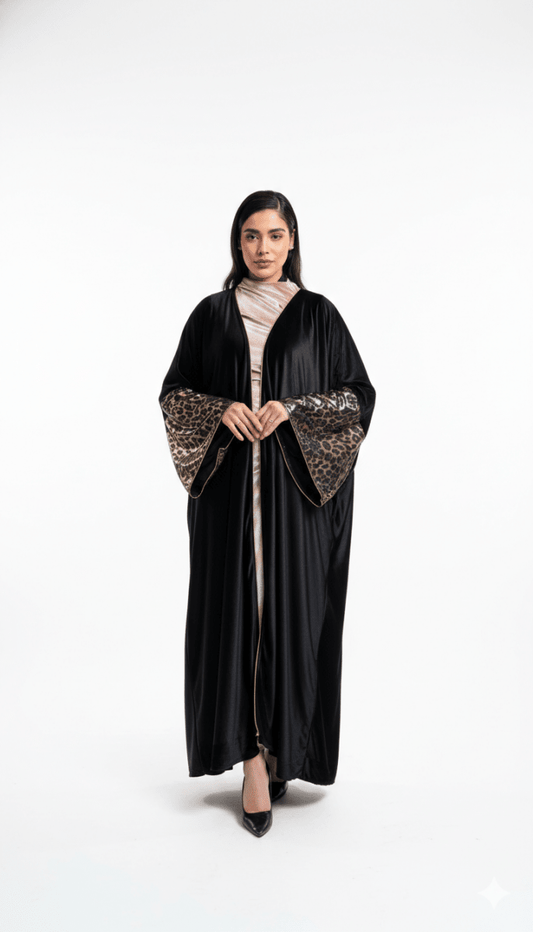 عباية قطيفة مميزة بقَصّة واسعة وأكمام تايجر - Eshtree
