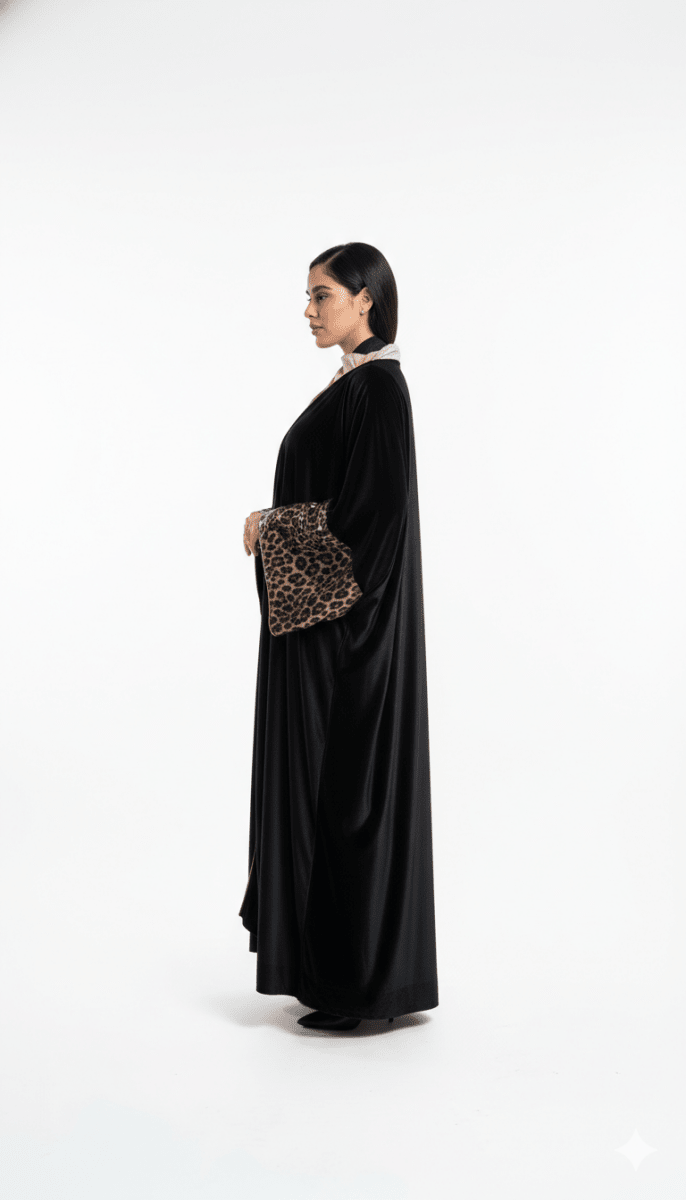 عباية قطيفة مميزة بقَصّة واسعة وأكمام تايجر - Eshtree