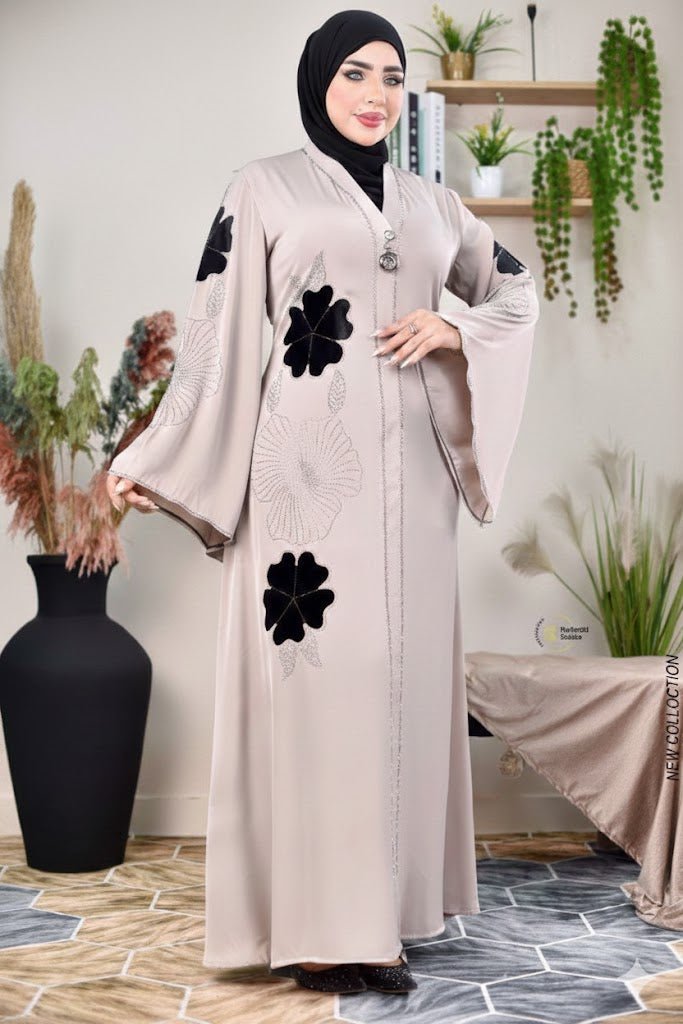 عباية ملونة أنيقة بتفاصيل فنية وعصرية - Eshtree
