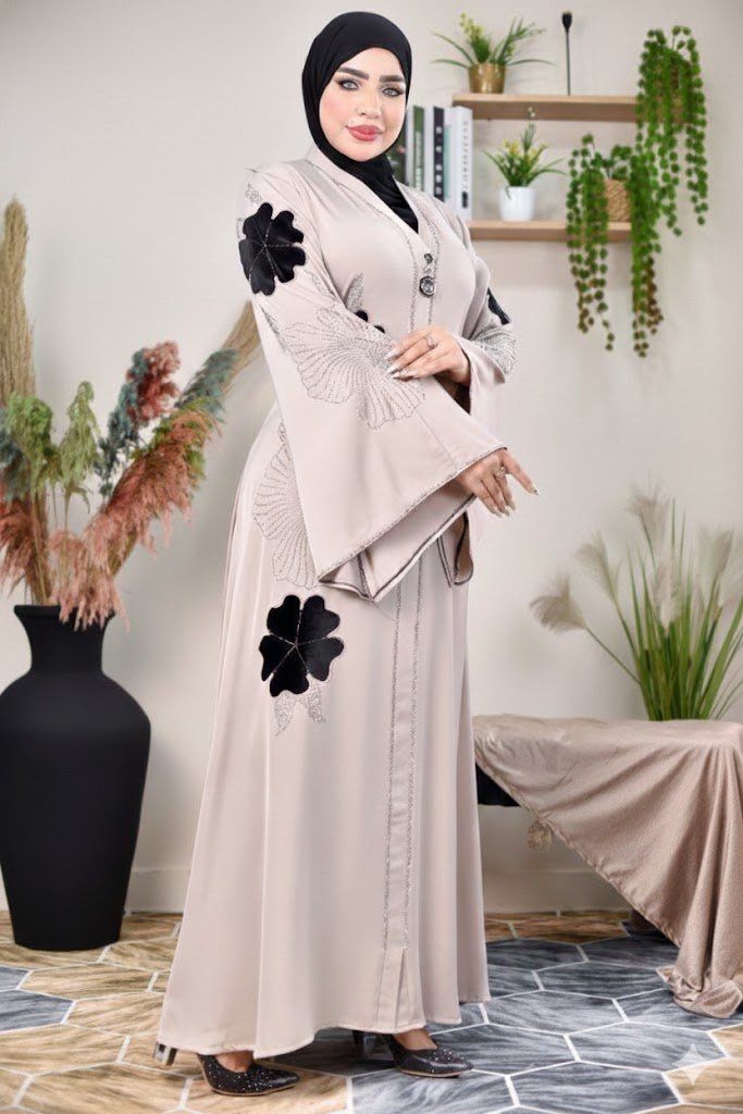 عباية ملونة أنيقة بتفاصيل فنية وعصرية - Eshtree