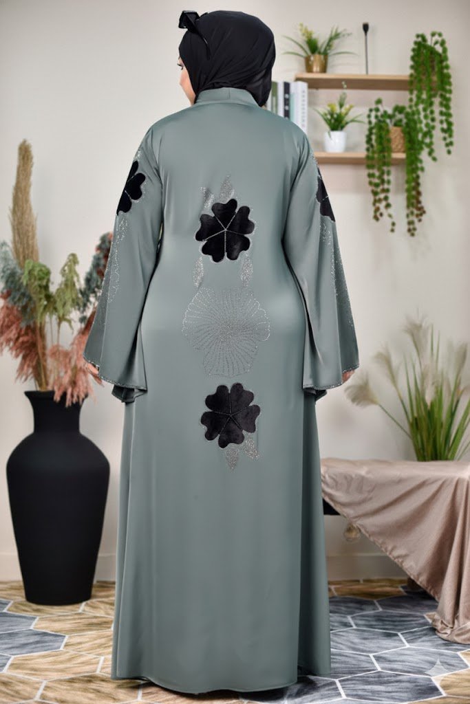 عباية ملونة أنيقة بتفاصيل فنية وعصرية - Eshtree