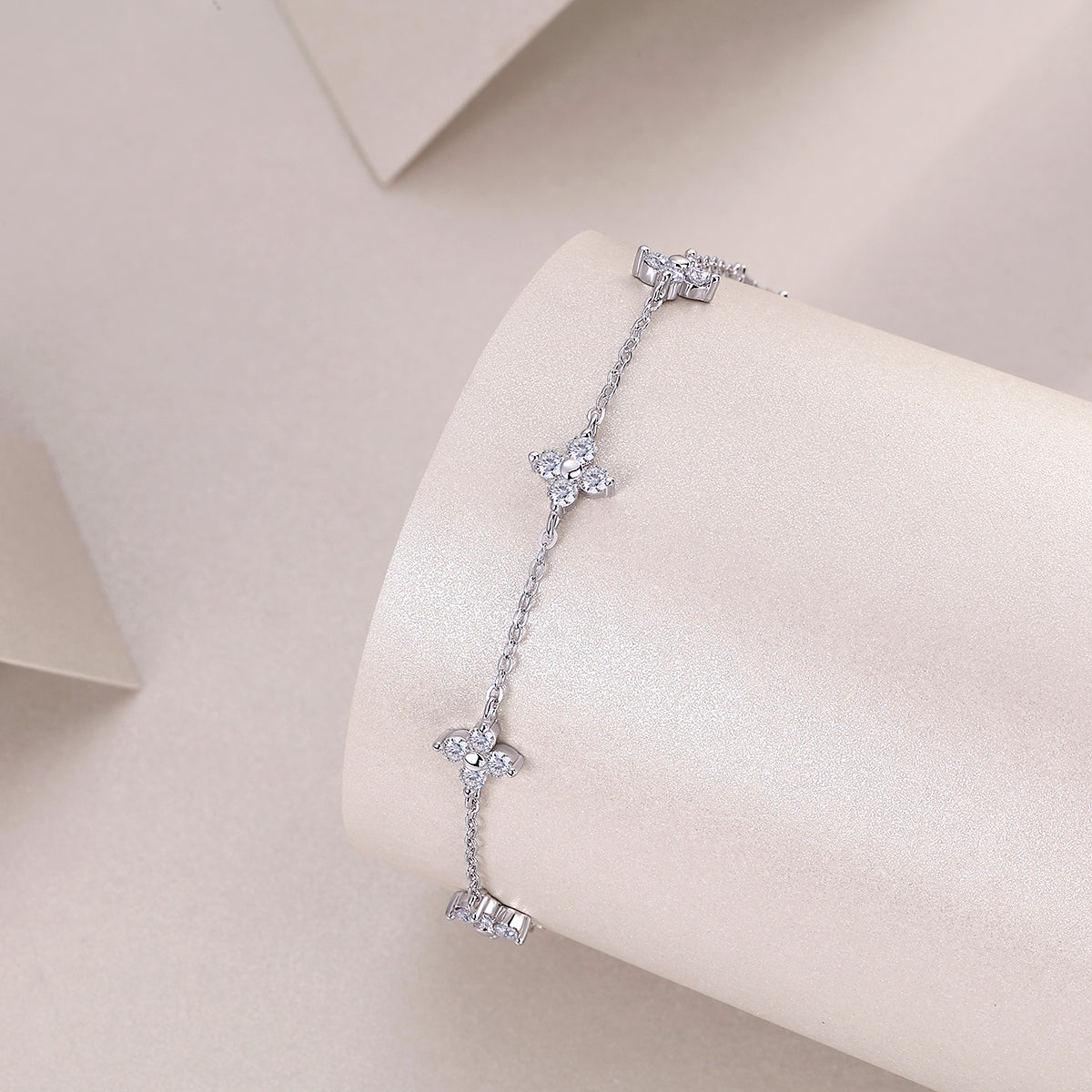 Set With Top-quality Moissanite, This Luxurious And Fashionable Light Luxury Jewelry Silver Bracelet Is Made Of S925 Silver Electroplated With Platinum