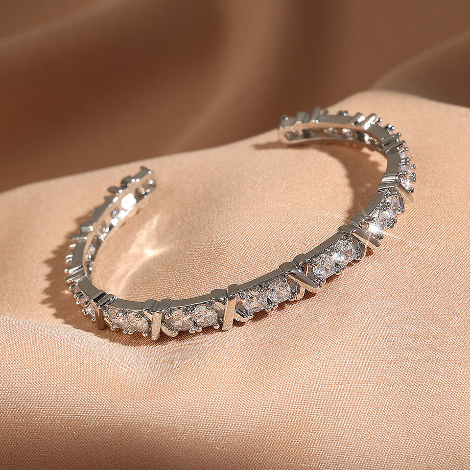 سوار عصري مرصع بالزركون للرجال والنساء