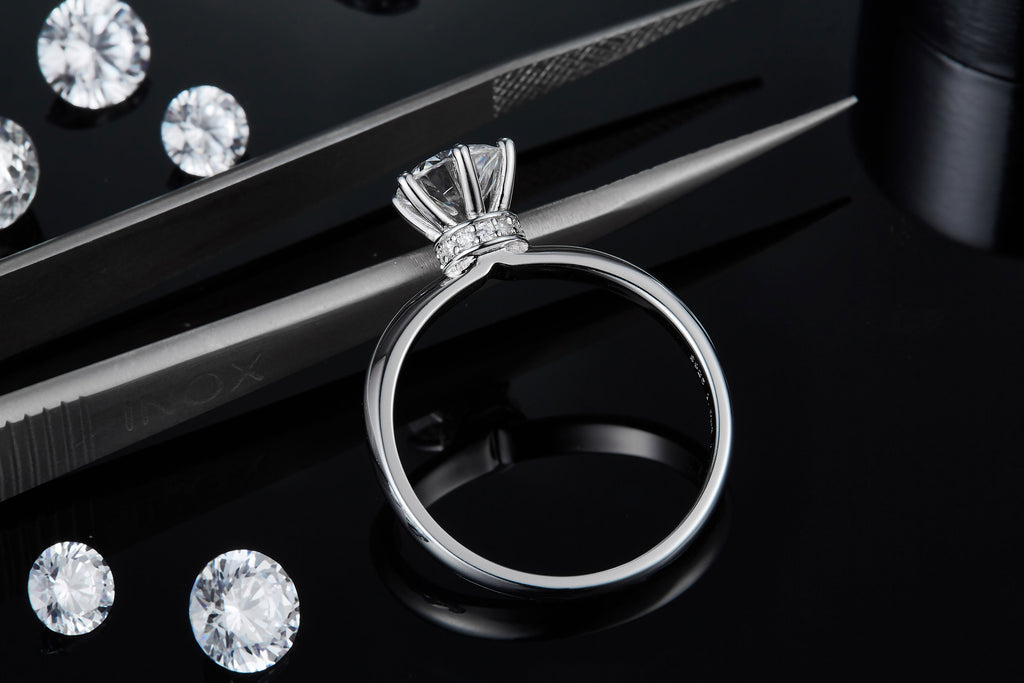Minimalist Starlight - Set With 1-carat Top-quality Moissanite S925 Silver And Platinum-plated Diamond Wedding Ring. The Ring Can Be Inspected With A Diamond Pen