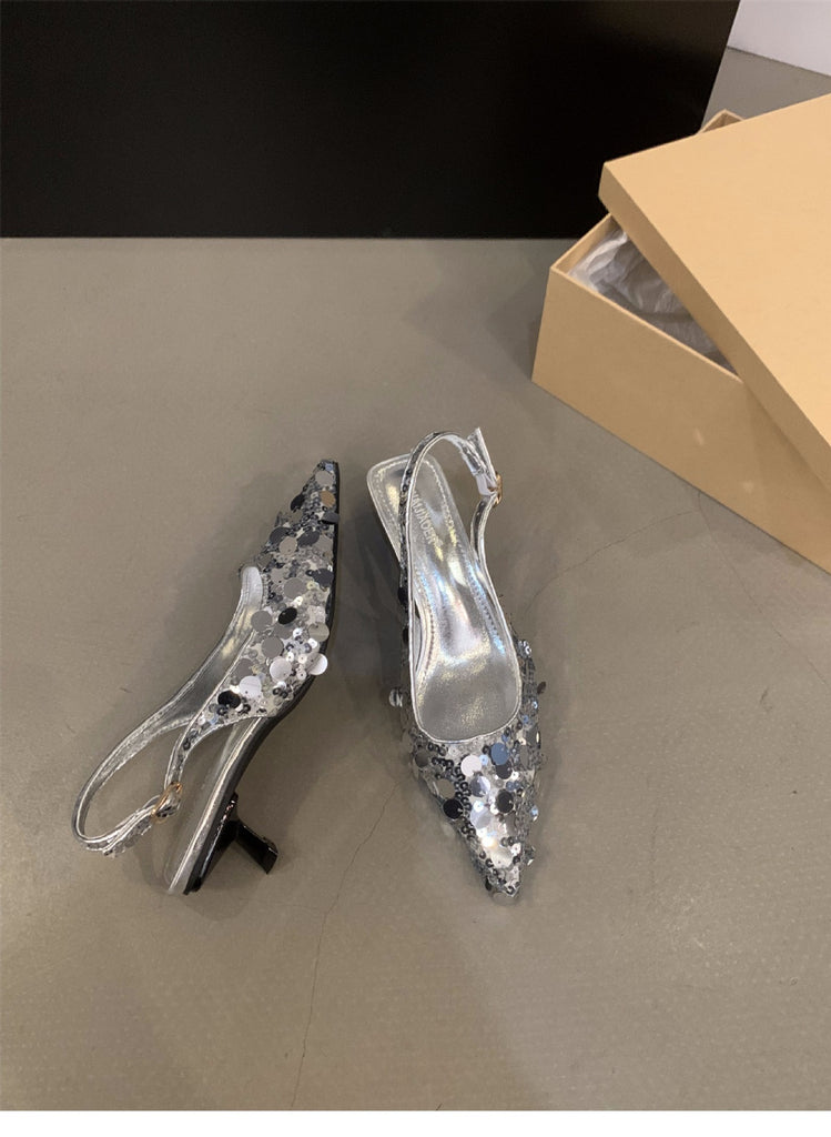 صندل فرنسي من الأقليات ذو كعب عالٍ فضي اللون ومقدمة مغلقة