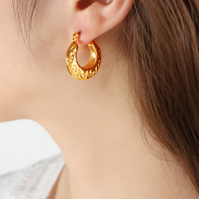 Retro Asymmetric Gold Hoop Earrings With A Niche Design