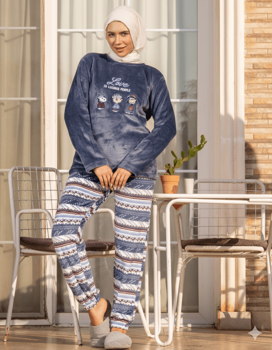 بيجامة حريمي بتصميم أنيق وطبعة مميزة على البلوزة - Eshtree