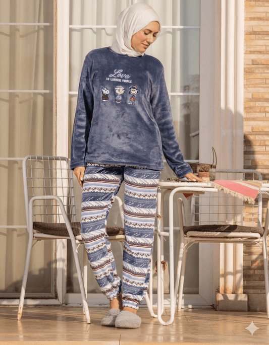 بيجامة حريمي بتصميم أنيق وطبعة مميزة على البلوزة - Eshtree