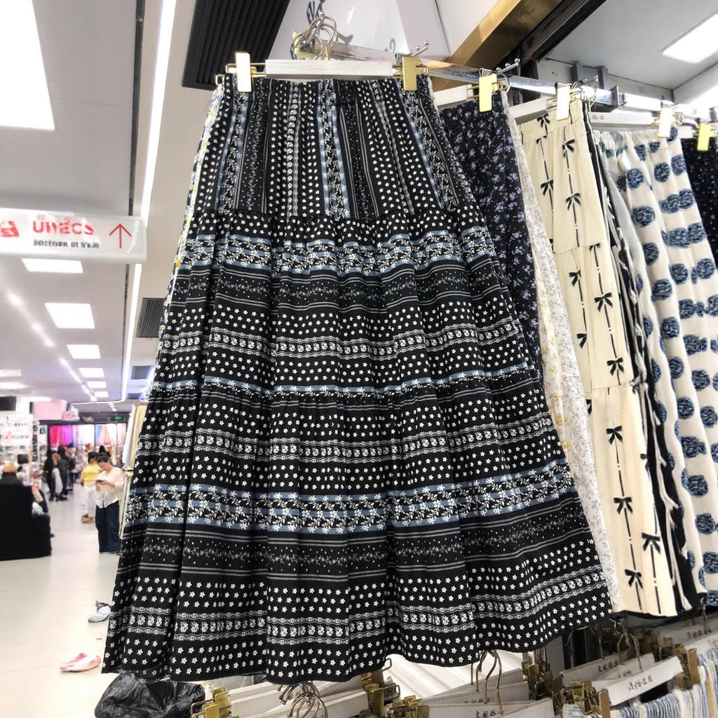 تنورة قطنية منقطة بألوان متباينة، مصممة لتنحيف الجسم للنساء