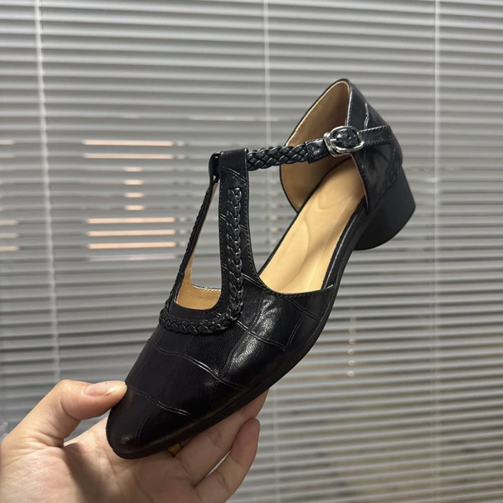 صندل نسائي مريح بكعب عريض بتصميم كلاسيكي