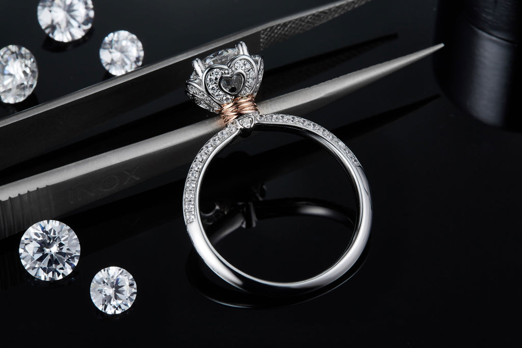 Snow Shadow Notes - A Wedding Ring Set With 1-carat Top-quality Moissanite S925 Silver And Platinum-plated Diamond. The Ring Can Be Inspected With A Diamond Pen